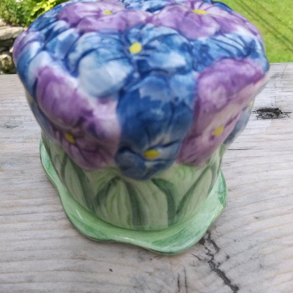 unique salt and pepper shakers frog under flowers - Picture 5 of 13